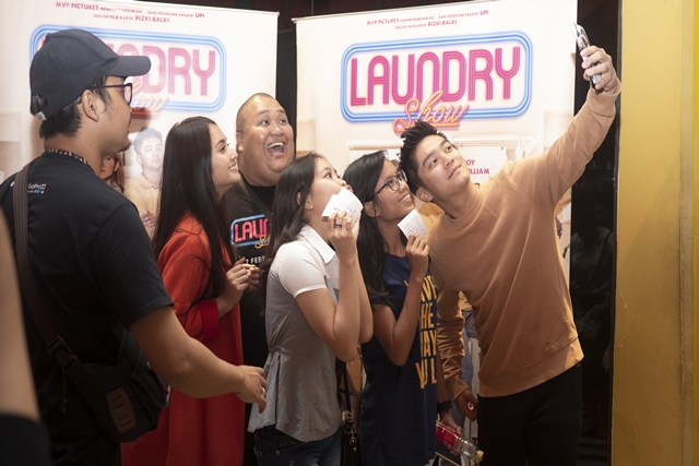 Perkuat Kekompakan, HIPLI Banten Gelar Nobar Film “Laundry Show” bersama para Artis